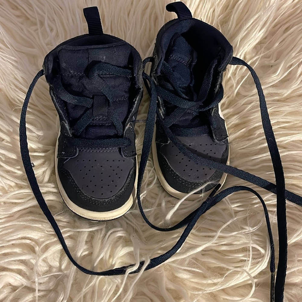 Jordan AJ 1 Mid 5C Black/Gray/White Leather & Synthetic Upper Lace Up Heel Tabs
